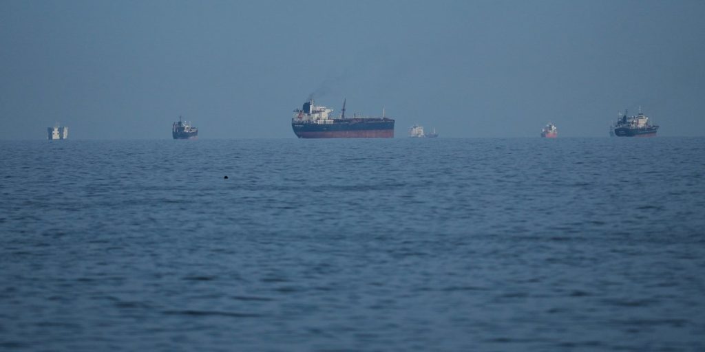 Ζήτημα «ζωής και θανάτου» το άνοιγμα των Στενών του Ορμούζ – Τηλεφωνική συνομιλία Στάρμερ-Τραμπ