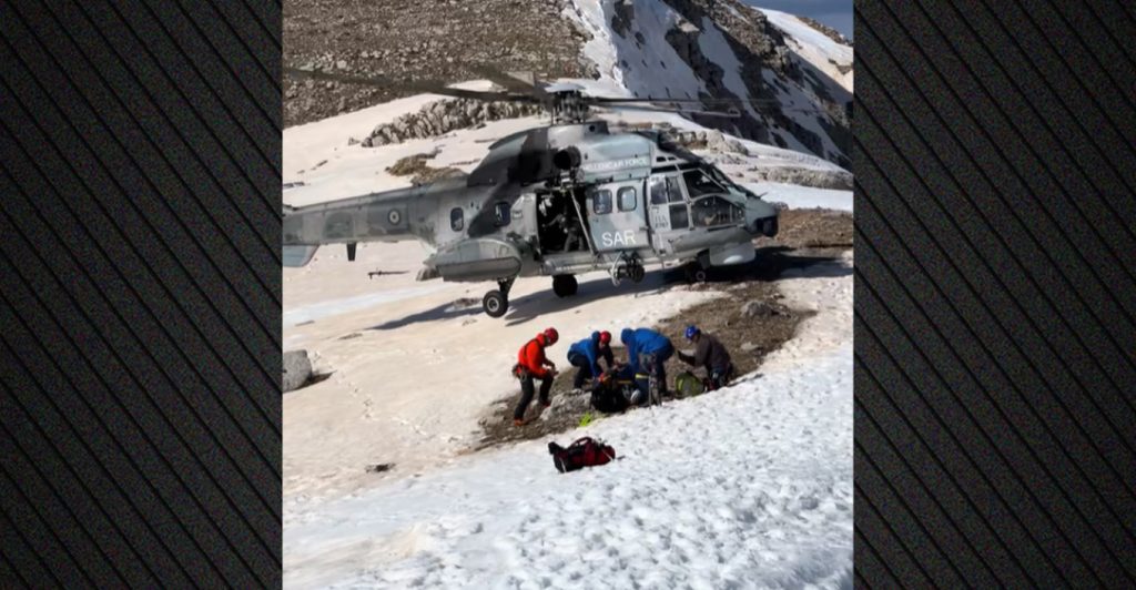 Ορειβάτης τραυματίστηκε στη Δρακόλιμνη Τύμφης – Η απίστευτη διάσωση με ελικόπτερο (βίντεο)