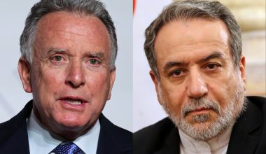 Αxios: Απευθείας επαφές Α.Αραγτσί – Σ.Γουίτκοφ για τον τερματισμό του πολέμου