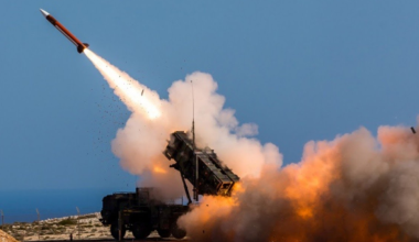 Πύραυλος τύπου «Burkan» της Χεζμπολάχ έπληξε την πόλη Ναχαρίγια στο Ισραήλ