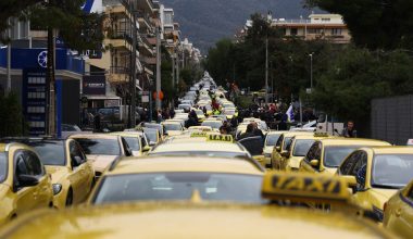 Τρίτη: Ξεκινούν απεργία επ’ αόριστον τα ταξί – Κλιμάκωση των κινητοποιήσεων