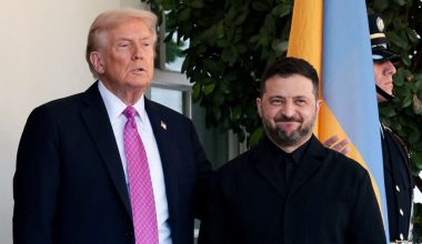 Μόσχα κατά FT: «Ο Τραμπ ενδιαφέρεται ακόμα για την Ουκρανία και πιέζει τον Ζελένσκι να συμφωνήσει»