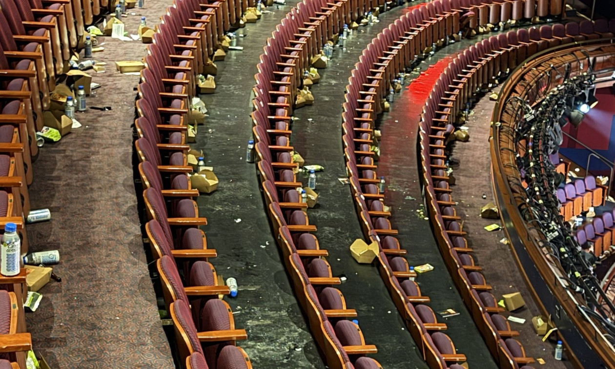 Όσκαρ: Οι σταρ του Χόλυγουντ έκαναν «χωματερή» το χώρο της τελετής απονομής (φώτο)