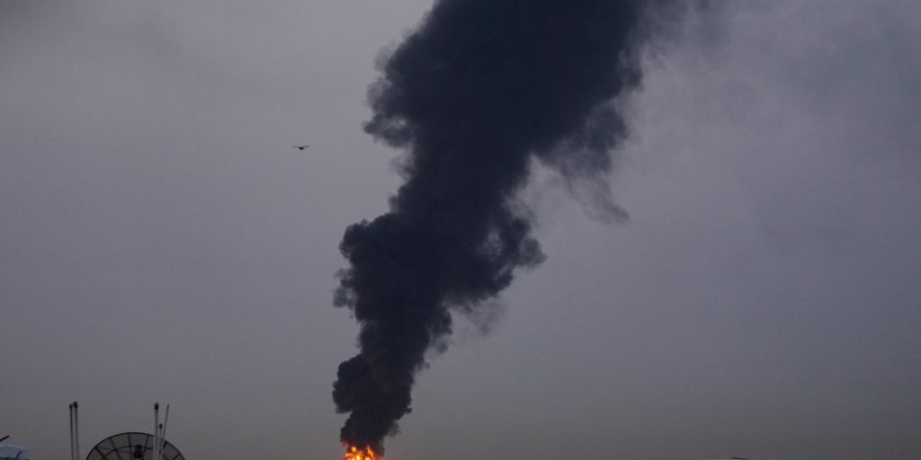 Βίντεο: Drones έπληξαν το κοίτασμα πετρελαίου και φυσικού αερίου Σαχ στο Αμπού Ντάμπι