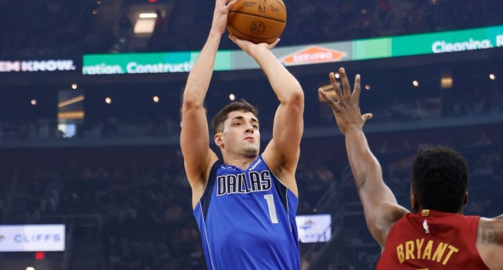 Τζον Πουλακίδας: Θετική εμφάνιση για τον 22χρονο ομογενή γκαρντ με τη φανέλα των Μάβερικς (βίντεο)