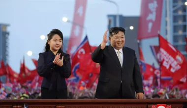 Απίστευτο βίντεο: Ο Κιμ Γιονγκ Ουν και η κόρη του παρακολουθούν την εκτόξευση βαλλιστικών πυραύλων ακριβείας