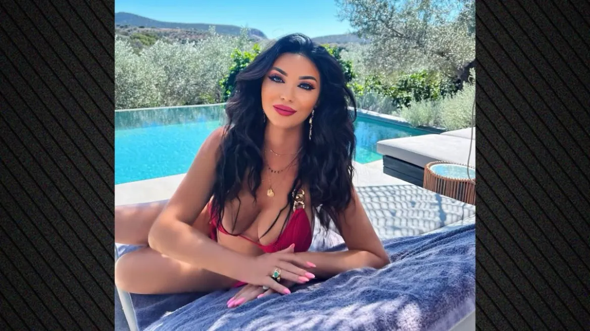 Π.Μαλλιωτάκη: Πόζαρε με μπικίνι σε πισίνα και «ανέβασε τη θερμοκρασία» (φωτο)