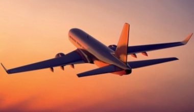 Πώς συνεχίζουν να πετάνε τα αεροπλάνα εν μέσω πολέμου – Ο ρόλος των ελεγκτών εναέριας κυκλοφορίας