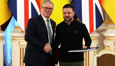 Στη Βρετανία θα μεταβεί αύριο ο Β.Ζελένσκι