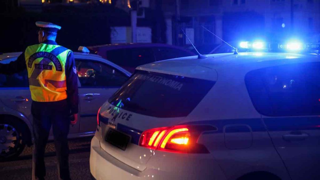 Συνελήφθη μεθυσμένος Αλβανός που πήρε παραμάζωμα τέσσερα σταθμευμένα οχήματα με το ΙΧ του