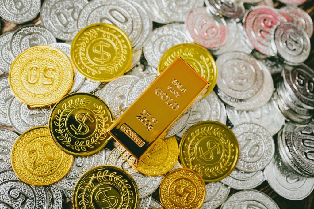 Υποχωρούν οι τιμές σε χρυσό και ασήμι – Ανεβαίνουν πλατίνα και παλλάδιο