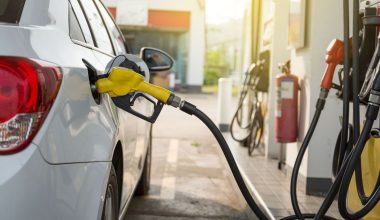 Ετοιμάζονται για κινητοποιήσεις οι πρατηριούχοι: Πού καταγράφηκαν οι υψηλότερες τιμές βενζίνης (βίντεο)