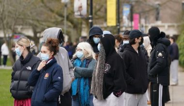 Συναγερμός στη Βρετανία: «Καλπάζει» η μηνιγγίτιδα – 15 επιβεβαιωμένα κρούσματα – Δύο θάνατοι