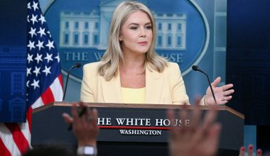 Επίθεση από Λευκό Οίκο κατά του παραιτηθέντος Τζο Κεντ: «Γελοίο  ότι ο Τραμπ πιέστηκε από το Ισραήλ»