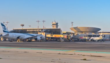 Ισραηλινά ΜΜΕ: Iρανικός πύραυλος με κεφαλή κατακερματισμού έπληξε το αεροδρόμιο «Μπεν Γκουριόν» – Επτά νεκροί