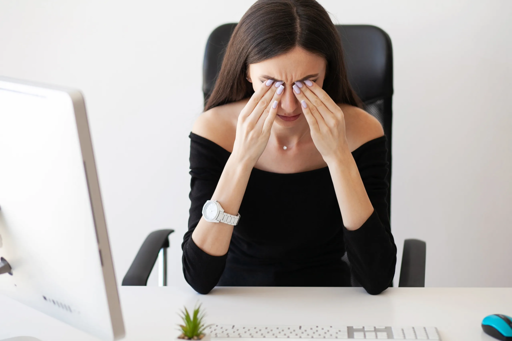 Δείτε γιατί δεν πρέπει να τρίβετε τα μάτια σας όταν έχετε φαγούρα – Ποιες είναι οι αιτίες του κνησμού