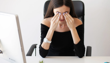 Δείτε γιατί δεν πρέπει να τρίβετε τα μάτια σας όταν έχετε φαγούρα – Ποιες είναι οι αιτίες του κνησμού