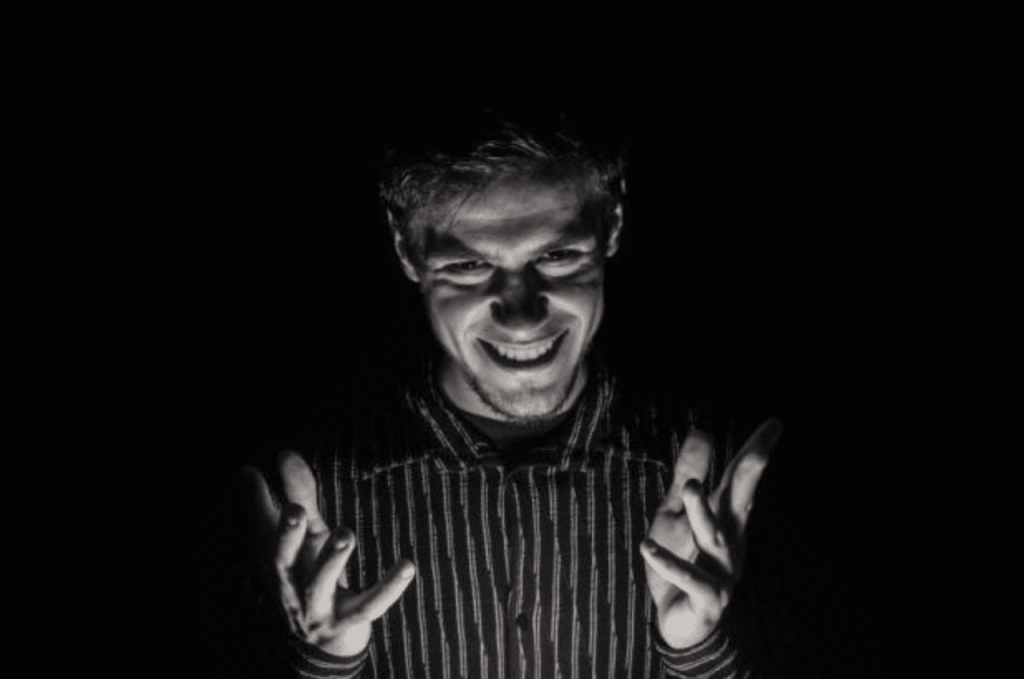 Ψυχοπαθή άτομα: Tα χαρακτηριστικά που τους «προδίδουν» – Πώς οφείλετε να συμπεριφερθείτε