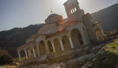 Ροπωτό: Το χωριό που «βουλιάζει» στην άβυσσο