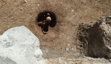 Ντιζόν: Βρέθηκαν σκελετοί Γαλατών σε… καθιστή στάση – Μεταθανάτια τιμωρία ή επιβράβευση; (φώτο)