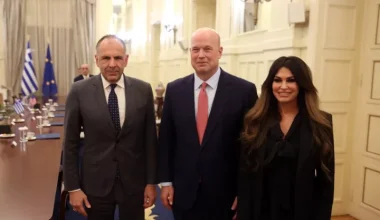 Γ.Γεραπετρίτης: Συναντήθηκε με τον μόνιμο αντιπρόσωπο των ΗΠΑ στο NATO (φώτο)