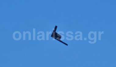 Αμερικανικό B-2 Spirit προσγειώθηκε στο στρατιωτικό αεροδρόμιο της Λάρισας λόγω βλάβης (φώτο)