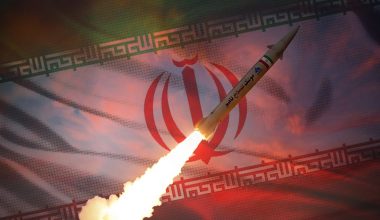 Το Ιράν εξαπέλυσε για πρώτη φορά κατά του Ισραήλ τον πύραυλο Hajj Qassem με ταχύτητα 12 φορές αυτή του ήχου!