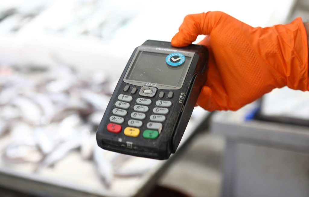 Υστέρηση στα φορολογικά έσοδα του πρώτου διμήνου; – Γιατί… άραγε;