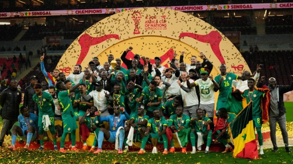 «Μολών λαβέ» από τους παίκτες της Σενεγάλης που αρνείται να της αφαιρεθεί το Κόπα Άφρικα – Δείτε φωτογραφίες