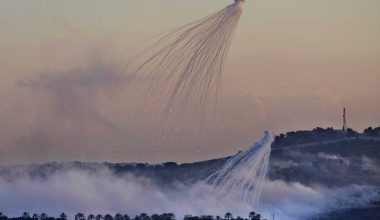 Βίντεο: Το Ισραήλ χρησιμοποιεί βόμβες λευκού φωσφόρου στο νότιο Λίβανο κατά της Χεζμπολάχ