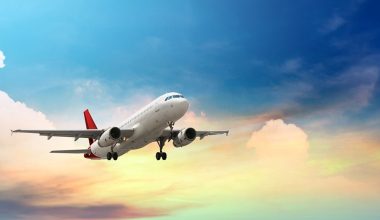 Οι αεροπορικές εταιρείες προειδοποιούν πως η αύξηση στις τιμές των καυσίμων θα οδηγήσει σε ακριβότερα εισιτήρια