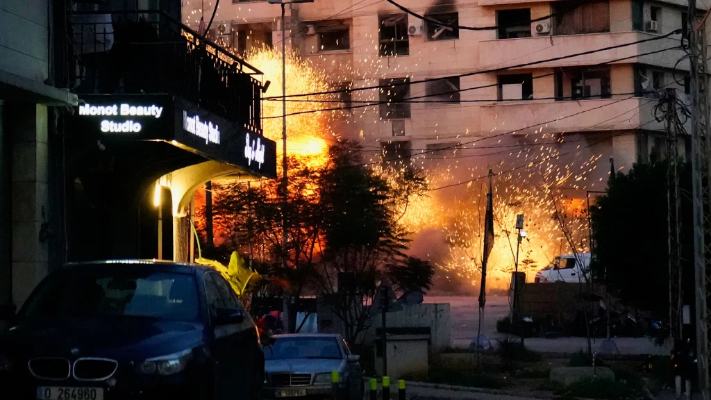 Bίντεο: Άλλη μία νύχτα τρόμου στο Τελ Αβίβ – Στις φλόγες και το αεροδρόμιο «Mπεν Γκουριόν»