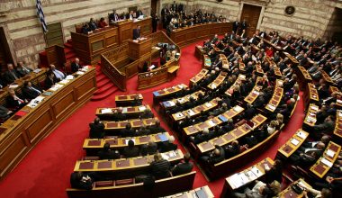 Βουλή: Eξετάζει την απαγόρευση της βιντεοσκόπησης μετά το επεισόδιο Α.Γεωργιάδη – Ζ.Κωνσταντοπούλου