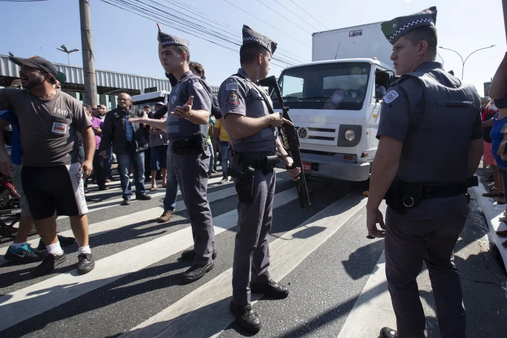Βραζιλία: Νεκρός καταζητούμενος βαρόνος ναρκωτικών μετά από έφοδο της αστυνομίας στις φαβέλες του Ρίο