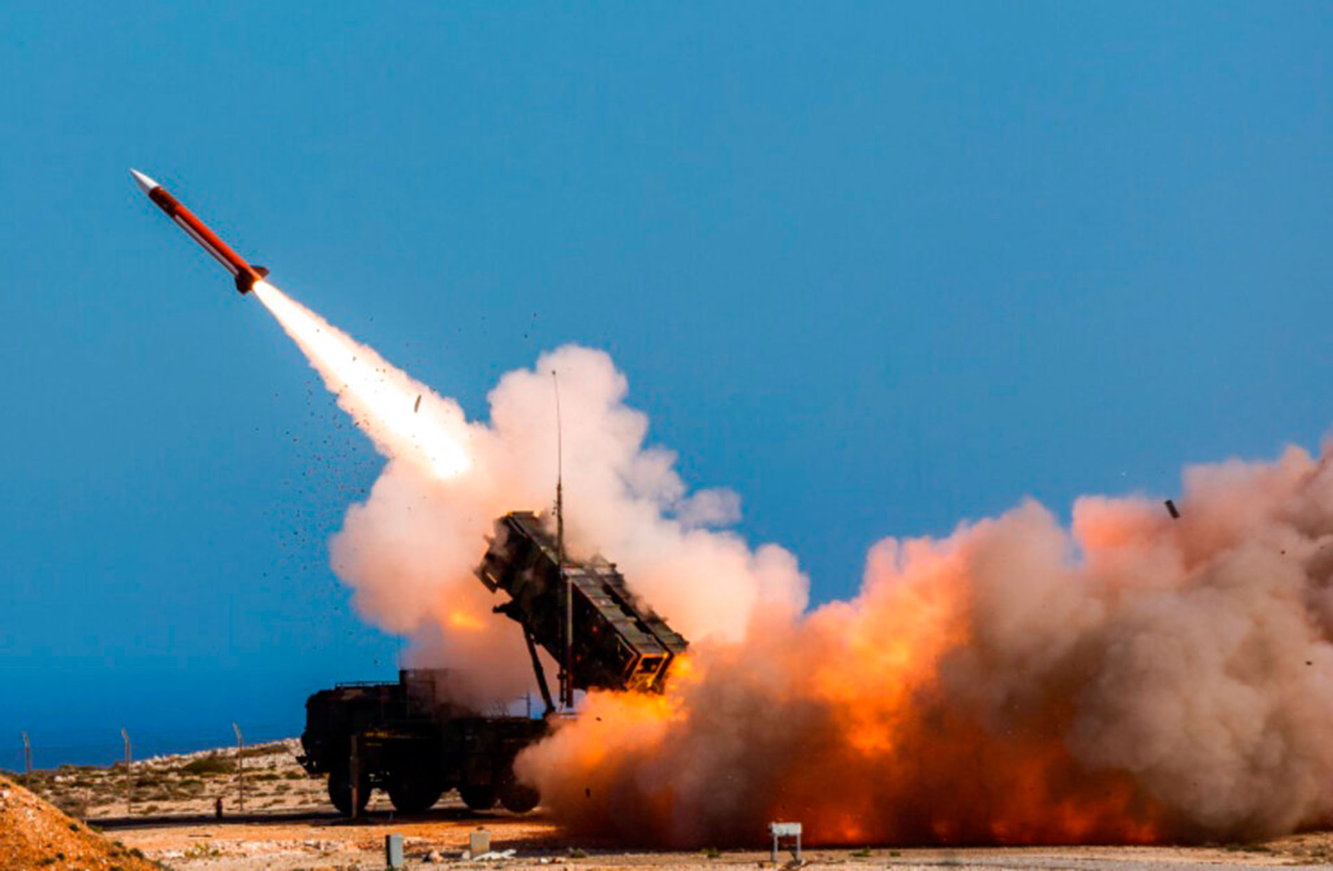 Θρίλερ με τους ελληνικούς «Πάτριοτ»: Ο Ν.Δένδιας λέει ότι «κατέρριψαν 2 πυραύλους» – Οι Σαουδάραβες λένε ότι κτυπήθηκε ο στόχος από… ένα drone!