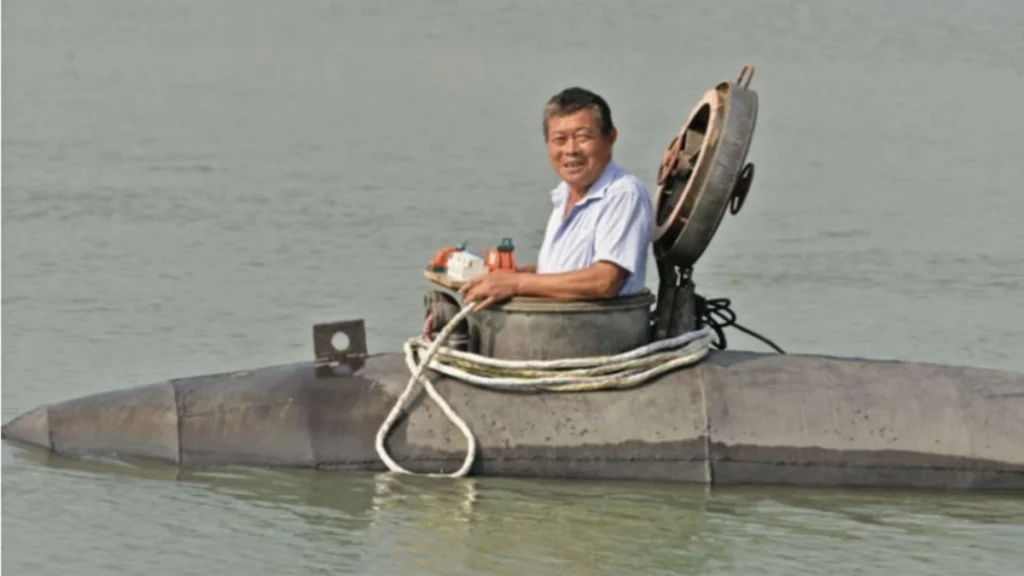 Κίνα: Αγρότης έφτιαξε υποβρύχιο 5 τόνων σε 10 χρόνια! – Δεν είχε πτυχίο μηχανικού αλλά είχε… «μεράκι» (βίντεο)
