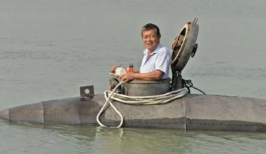 Κίνα: Αγρότης έφτιαξε υποβρύχιο 5 τόνων σε 10 χρόνια! – Δεν είχε πτυχίο μηχανικού αλλά είχε… «μεράκι» (βίντεο)