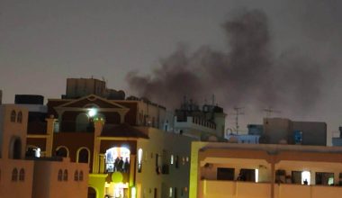 Αναφορές για εκρήξεις σε Κουβέιτ και Ντουμπάι – Φλέγεται διυλιστήριο από επιθέσεις drones