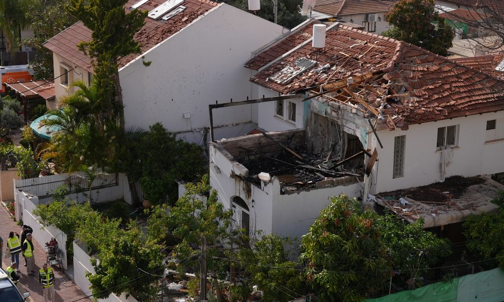 Θραύσμα ιρανικού πυραύλου  «προσγειώθηκε» σε σαλόνι σπιτιού στο Ισραήλ (φώτο)