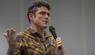 To FBI ερευνά τον πρώην επικεφαλής της Aντιτρομοκρατικής επειδή αντιτίθεται στον πόλεμο ΗΠΑ-Ισραήλ στο Ιράν