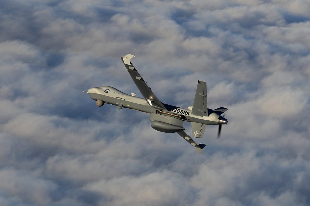 Βίντεο: To ιρανικό Ναυτικό επιδεικνύει αμερικανικό drone που καταρρίφθηκε