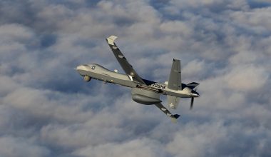 Βίντεο: To ιρανικό Ναυτικό επιδεικνύει αμερικανικό drone που καταρρίφθηκε