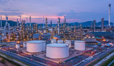 Καταρρέει η πετρελαϊκή παραγωγή των ΗΑΕ: Έπεσε κατά 40%