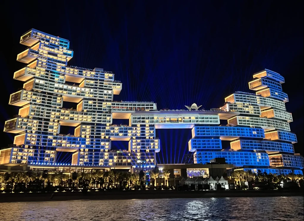 Το Ντουμπάι «πεθαίνει» οι διάδοχοί του έρχονται: Οι 9 περιοχές που προσφέρουν άφθονη και άπλετη χλιδή με… ασφάλεια