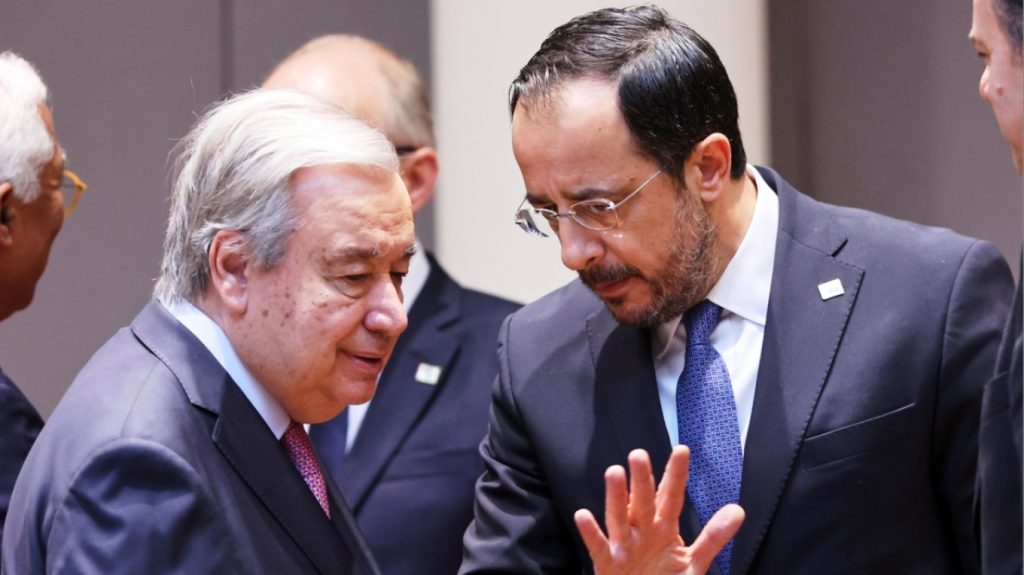 Ο Ν.Χριστοδουλίδης θα θίξει το ζήτημα των βρετανικών βάσεων στην Κύπρο μετά το τέλος του πολέμου στη Μέση Ανατολή