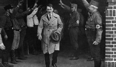 Αδόλφος Χίτλερ: Όταν ο «Φύρερ» διέταξε την πλήρη καταστροφή της Γερμανίας – Δεν ήθελε να μείνει ούτε τούβλο (φωτο)