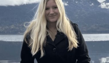 Παντρεμένη καθηγήτρια είχε σεξουαλικές συνευρέσεις με 16χρονο μαθητή: Από σχολικές αίθουσες μέχρι και σε θάμνους