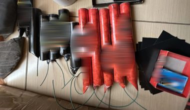 Έφοδος της ΕΛΑΣ σε σπίτι 23χρονου στη Νίκαια: Βρέθηκαν 1.153 κροτίδες και 5 ναυτικές φωτοβολίδες