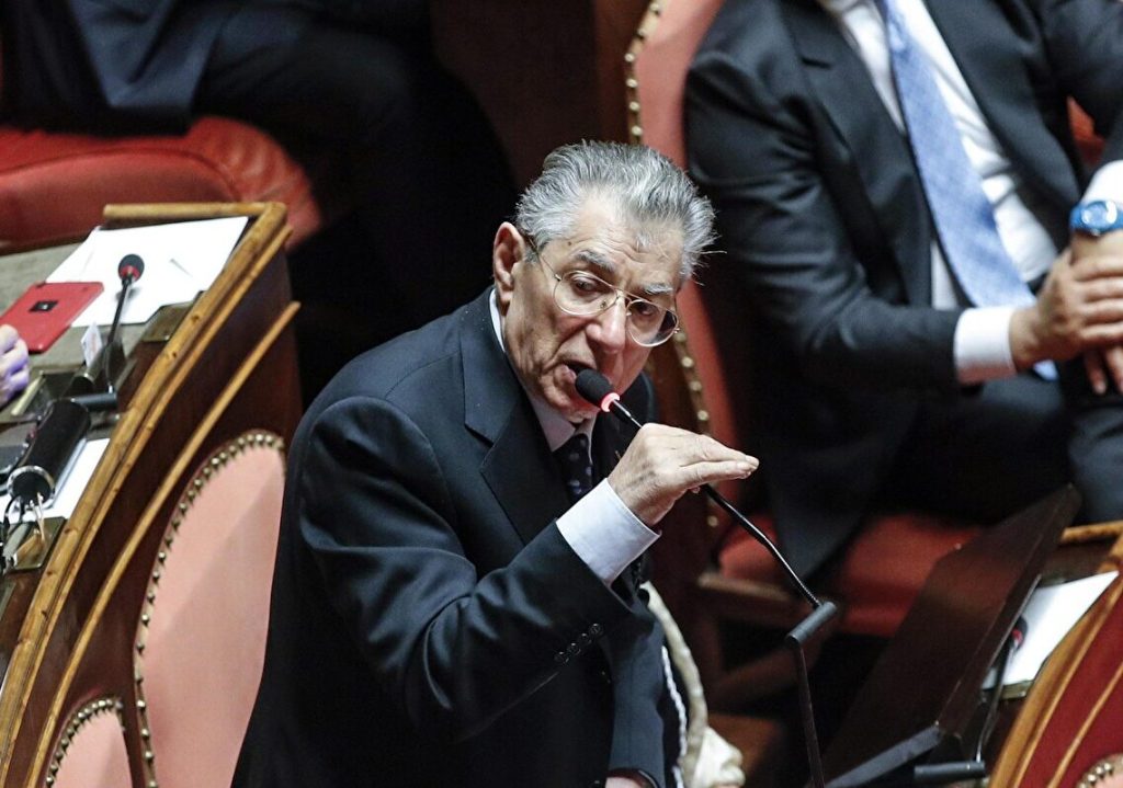 Ουμπέρτο Μπόσι: Πέθανε σε ηλικία 84 ετών ο ιδρυτής της «Λέγκας του Βορρά» – Ξεψύχησε σε εντατική του Βαρέζε