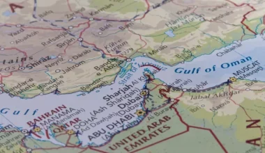 Το Ιράν ανοίγει τα Στενά του Ορμούζ σε όλα τα πλοία εκτός αυτών που ανήκουν σε επιτιθέμενες χώρες!